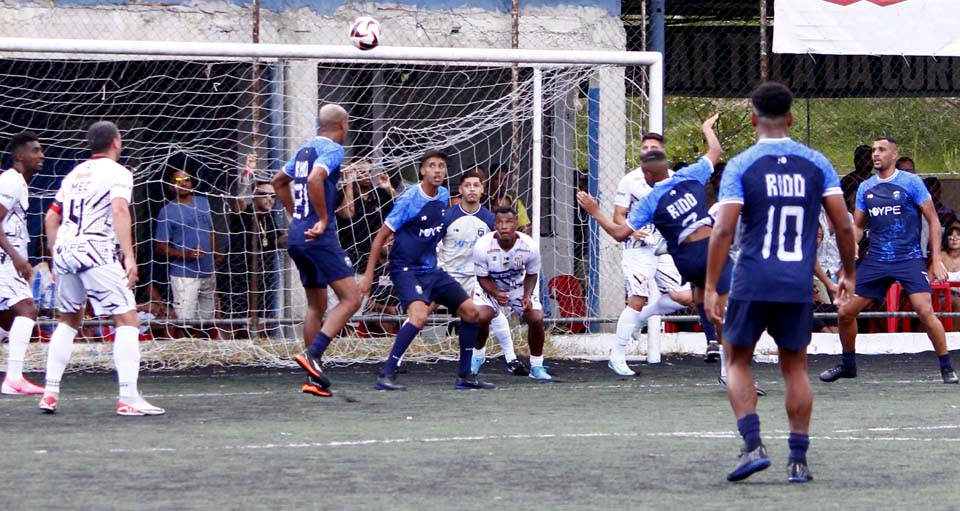 R100 vence nos pênaltis e avança para as quartas da Copa do Busão