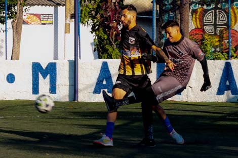 Fênix FC toma susto com penalti no começo se recompõe e garante a vaga para semifinal.