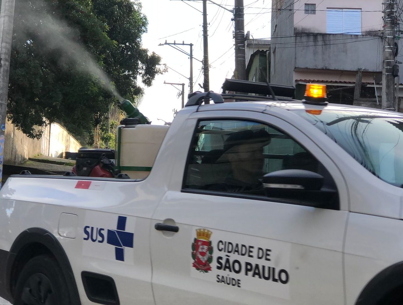 Dengue avança e carro fumacê circula no Jardim Fraternidade, no Capão Redondo