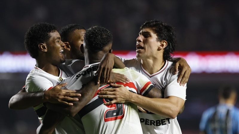 São Paulo vira sobre o Grêmio e afasta o rival da zona de rebaixamento