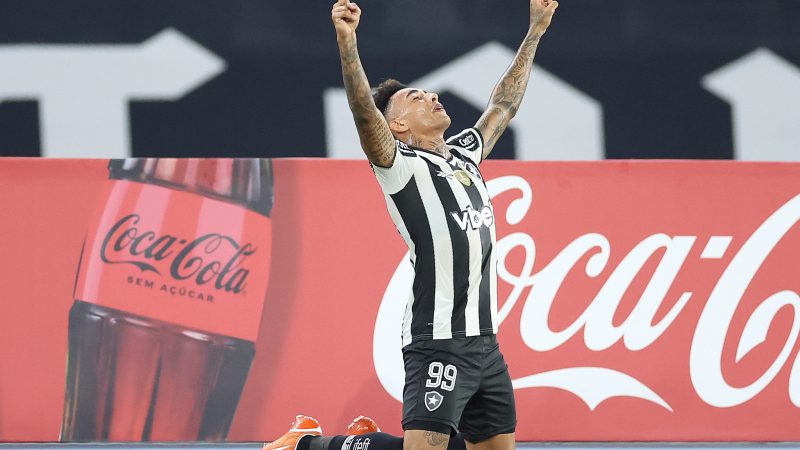 Botafogo vence Universidad de Chile e avança às oitavas da Libertadores com presença de Carlo Ancelotti no Nilton Santos