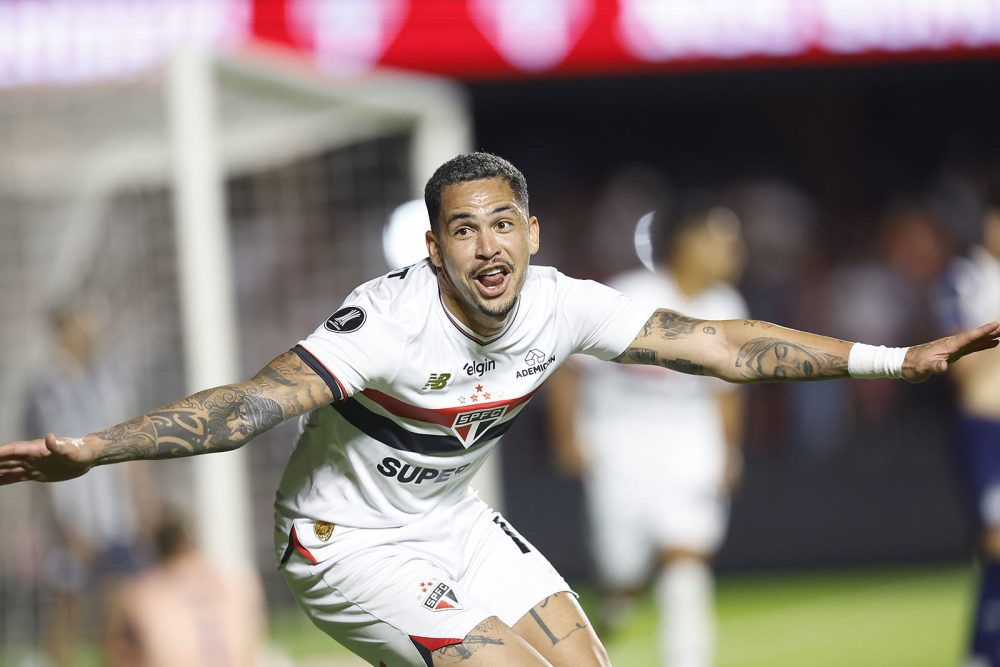 São Paulo vence o Talleres e garante liderança na Libertadores, mas jogo é marcado por denúncia de xenofobia