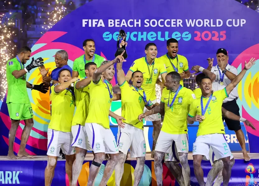 Brasil é campeão mundial de Beach Soccer com show na final