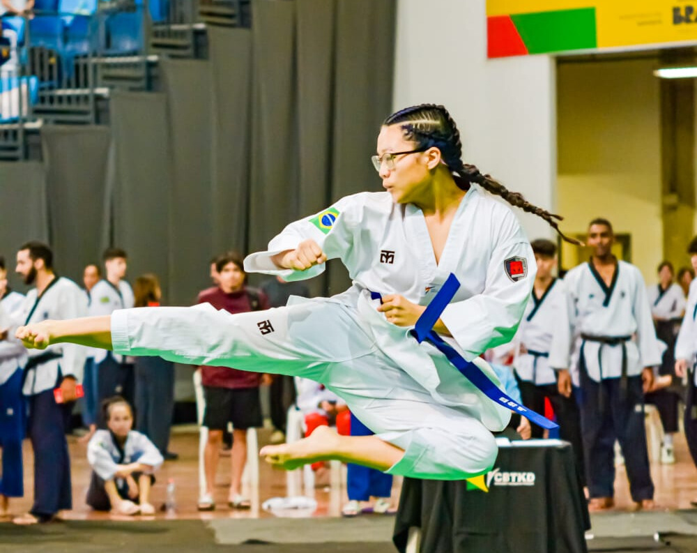 Letícia Mei Yazawa leva o nome de Mogi das Cruzes ao topo do taekwondo nacional