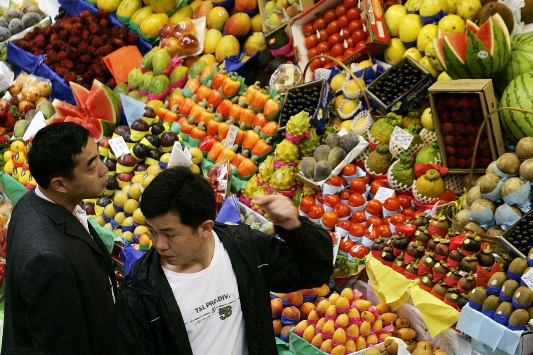Inflação desacelera em abril, mas alimentos e remédios ainda pesam no bolso