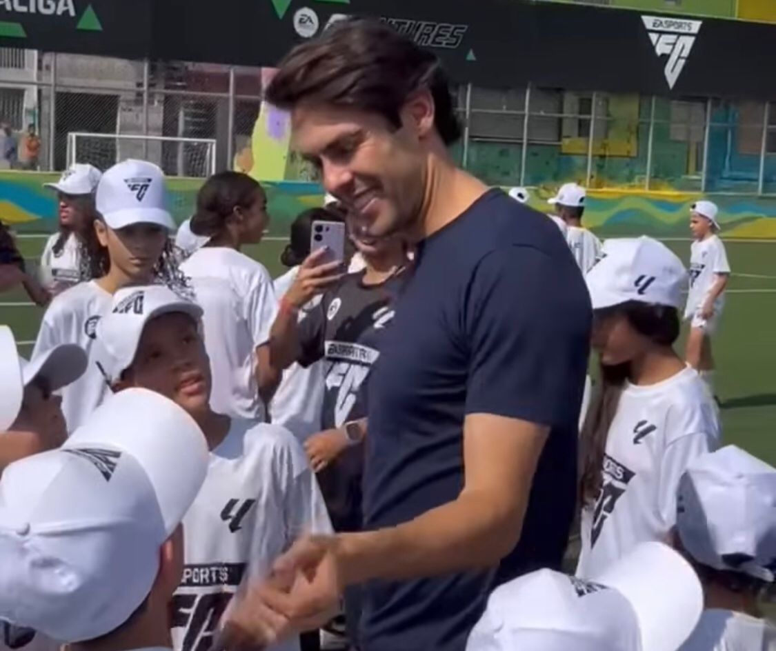 Kaká participa da inauguração da nova Arena Palmeirinha em Paraisópolis