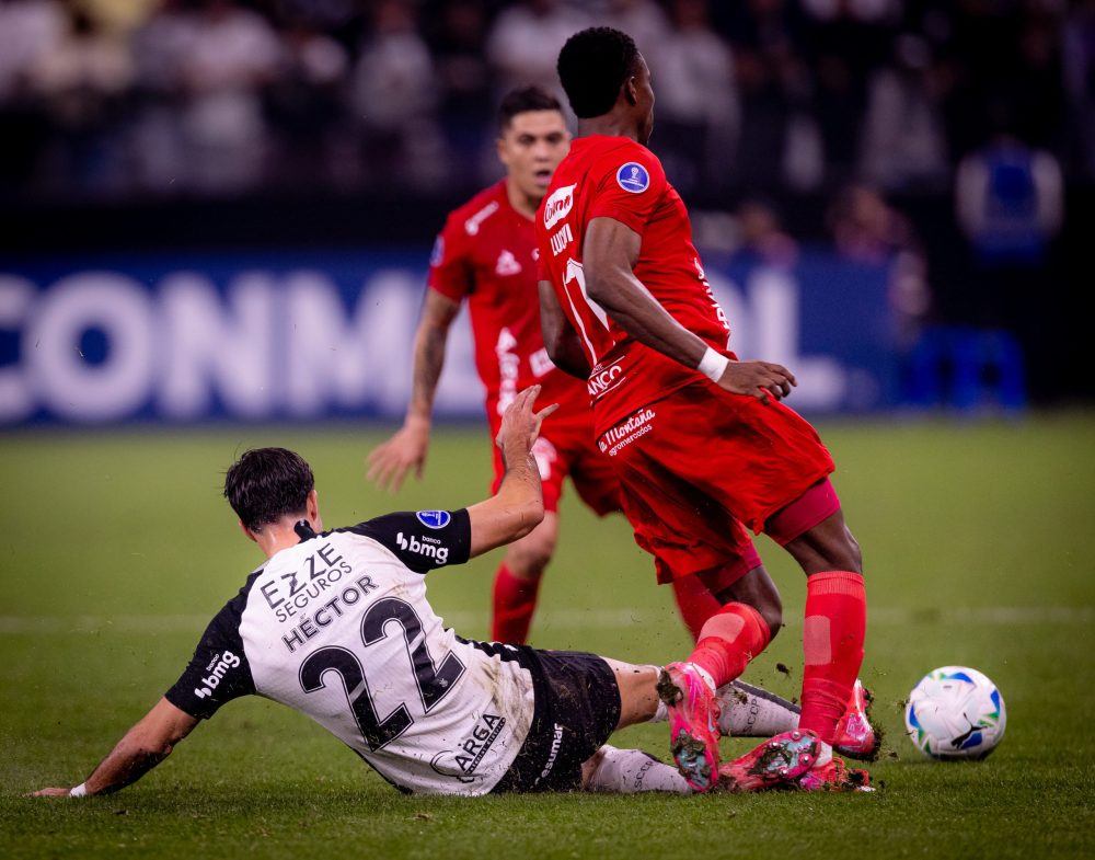 Corinthians empata com América de Cali na Neo Química e se complica na Sul-Americana