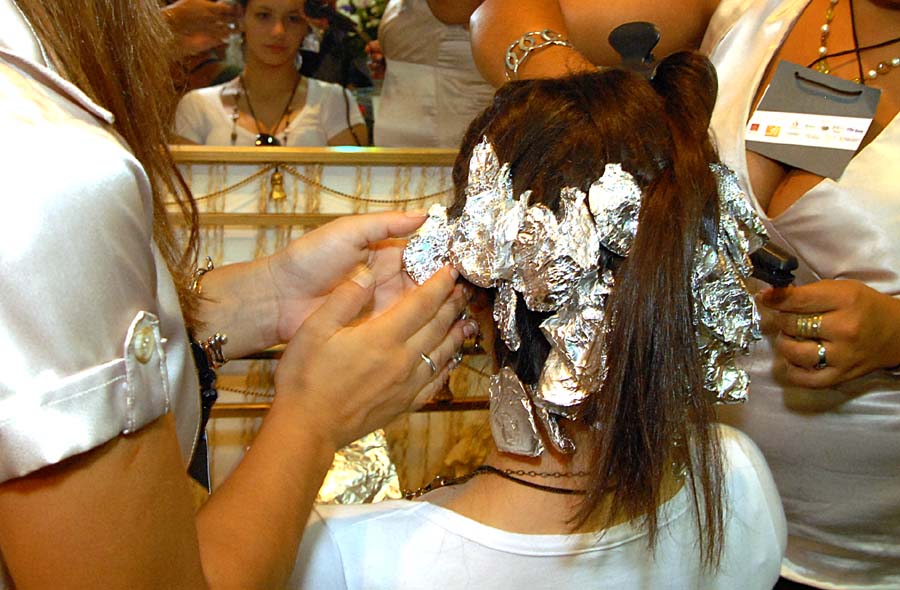 Alisamento capilar: o perigo escondido no ácido glioxílico que muitas mulheres ainda ignoram