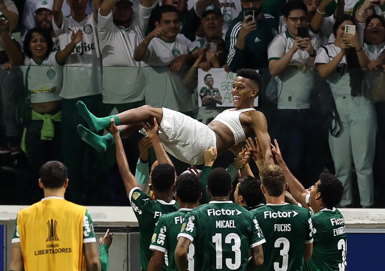 Palmeiras goleia, fecha fase de grupos com 100% e se despede de joia da base