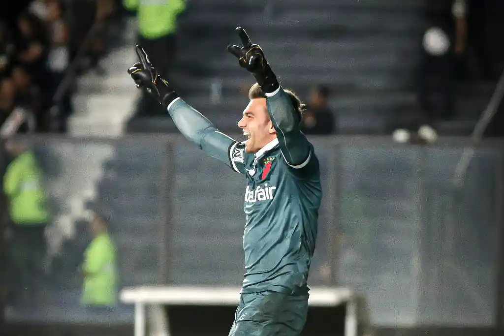 Vasco vence nos pênaltis e avança às oitavas da Copa do Brasil