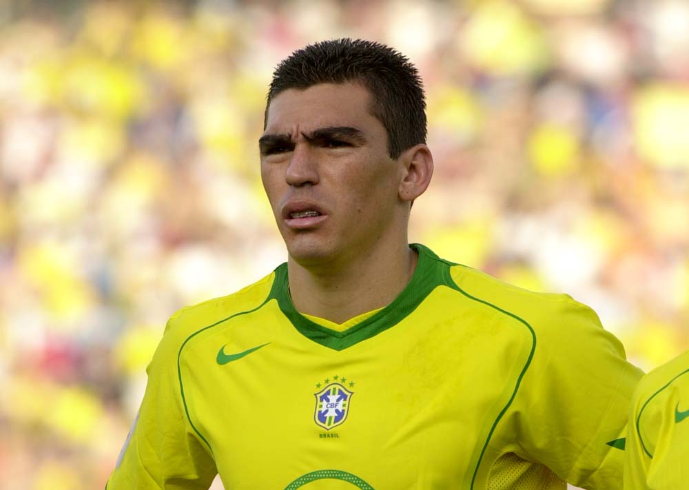 Ex-jogador da Seleção Brasileira Lúcio é internado com queimaduras após acidente doméstico