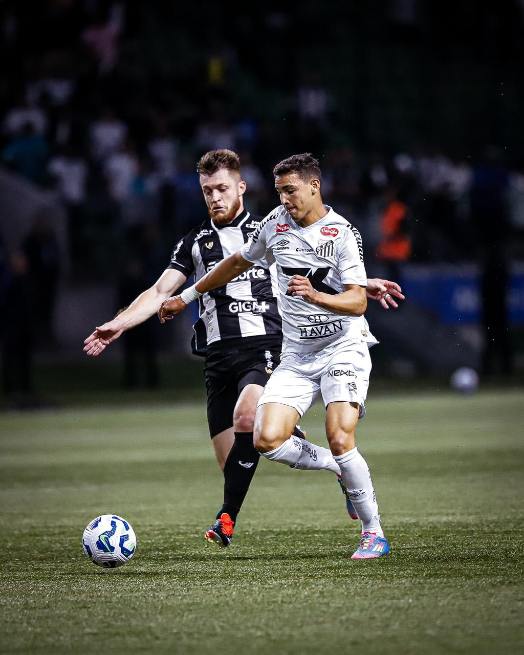 Santos empata com o Ceará no Allianz Parque e segue pressionado no Brasileirão