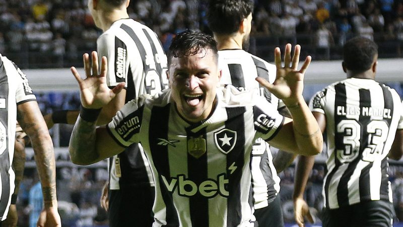 Botafogo vence Santos na Vila Belmiro e complica situação do Peixe no Brasileirão