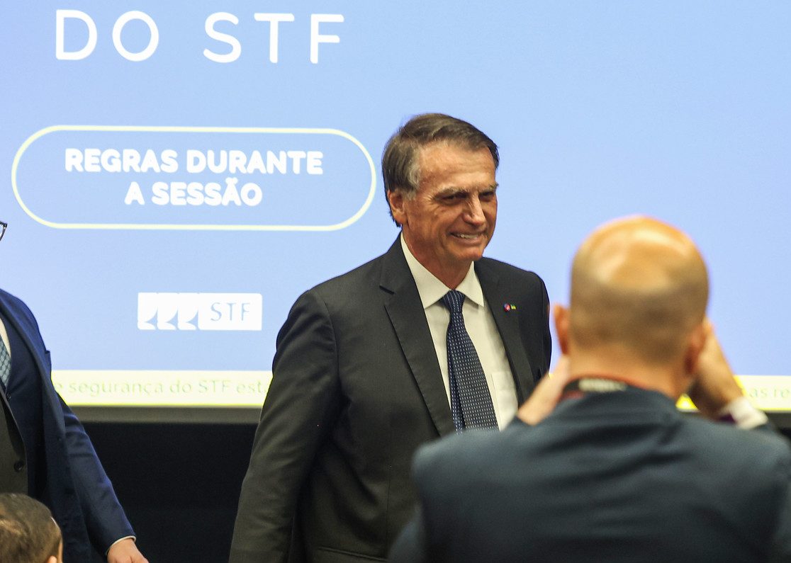 Bolsonaro depõe no STF e nega envolvimento em trama golpista