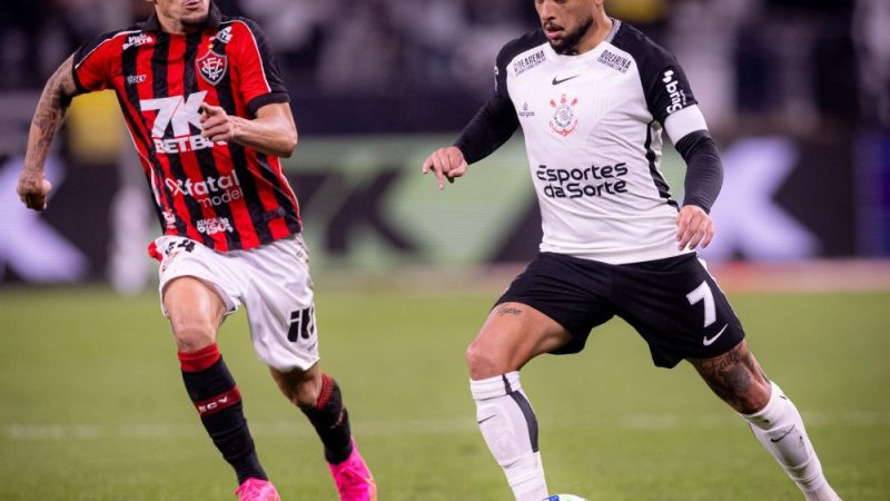 Corinthians e Vitória empatam sem gols na Neo Química Arena e seguem pressionados no Brasileirão