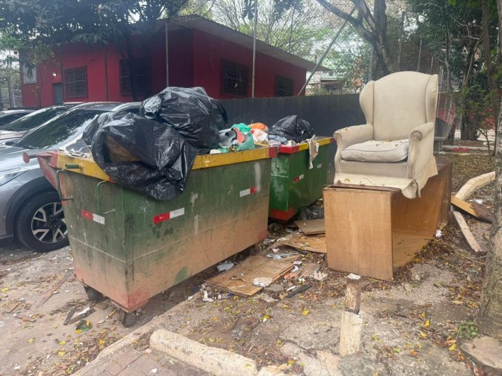 Acúmulo de lixo preocupa moradores na Rua Marcolino Vaz Figueiras