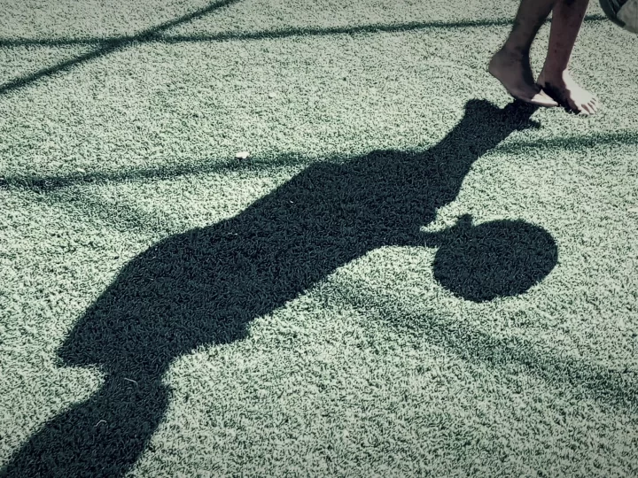 Entre Sonhos e Latinhas o Futebol pra ele é o Caminho